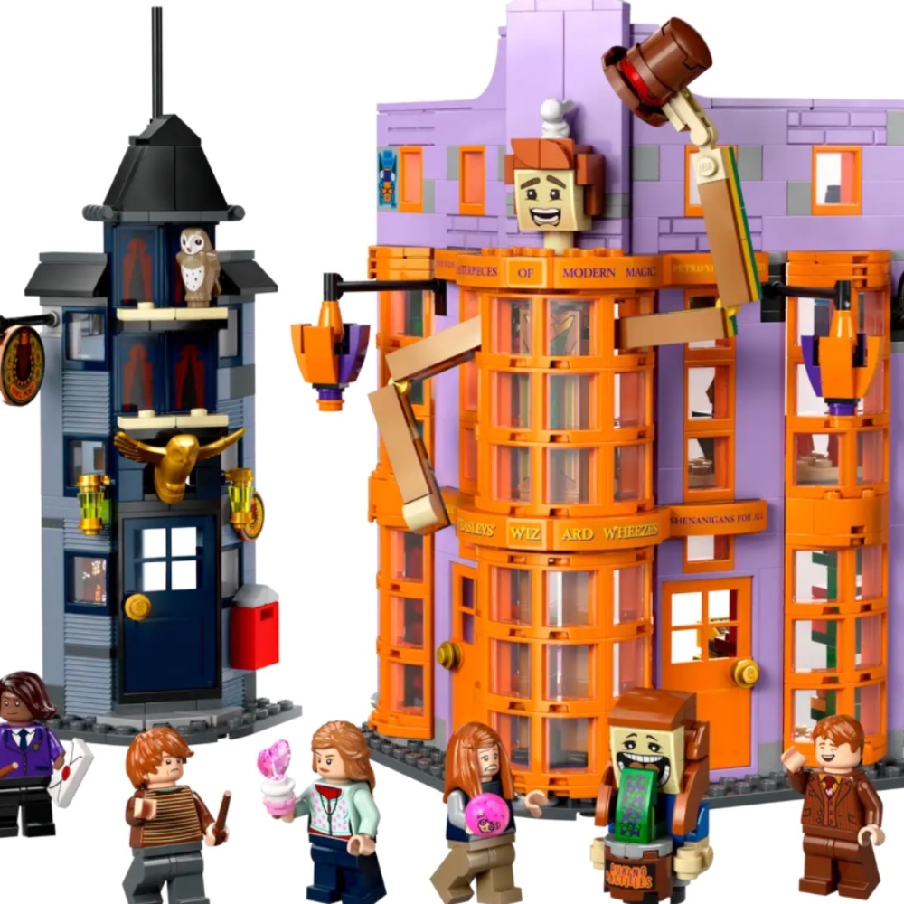 LEGO Weasley's Wizard Wheezes & Owl Post